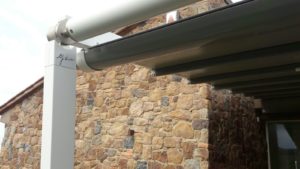 pergola con piani d'appoggio inclinati a bolgheri (livorno) RIF: SE34