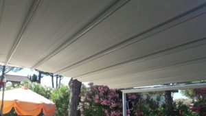 pergola di 16 metri quadri per copertura cortile SE93