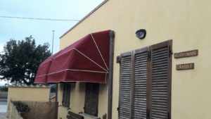 cappottina rossa per casa vacanze RIF: TS159