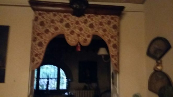 mantovana realizzata su disegno con nappina