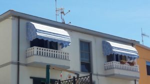 cappottine azzurre a righe con mantovana ondulata RIF: TS90