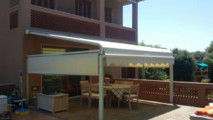 tenda a capanno con tenda a caduta RIF: TS220