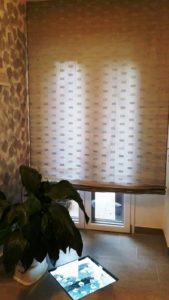 tenda a pacchetto liscia e foderata con fantasia geometrica