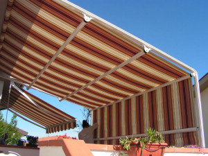 tenda a capanno e tenda a bracci con tessuto coordinato a righe RIF: TS259