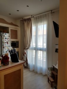 tenda classica bianca con calata gani rimontata in casa nuova