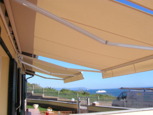 tende da sole a bracci estensibili con telo a tinta unita RIF: TS258