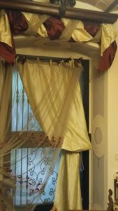 tenda in tulle doppiata in seta pura con drappo bicolore in seta, stile provenzale RIF: TC141