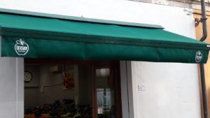 tenda da sole con logo per negozio RIF: TS155