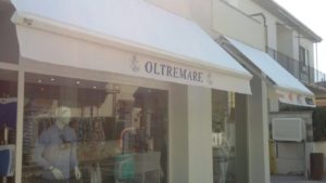 tende a bracci con logo del negozio RIF: TS223