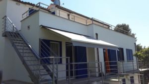 tende a bracci con motore e tetto proteggitelo RIF: TS139