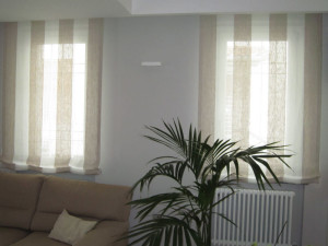 tende a pacchetto a righe verticali ampie color panna e beige