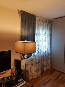 tenda bianca e blu su bastone con calata blu RIF: TC77