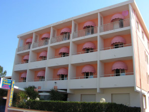 tende da sole a cappottina curva per hotel in toscana RIF: TS240