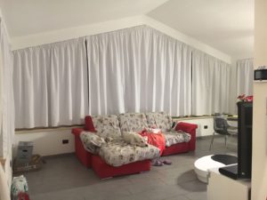 tende su misura per mansarda in acrilico bianco doppiate con tessuto oscurante RIF: TC118