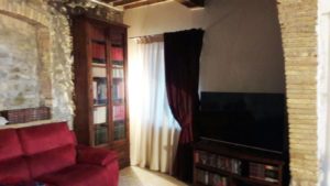 tende leggere e calate foderate montate su bastoni e riprese da embrasse coordinati