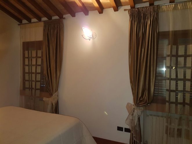 tende riadattate con fiocco fermatenda per villa