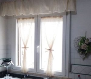 tendine a vetro con mantovana arricciata