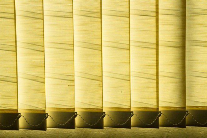 tende tecniche verticali con catenella finale per uffici e abitazioni