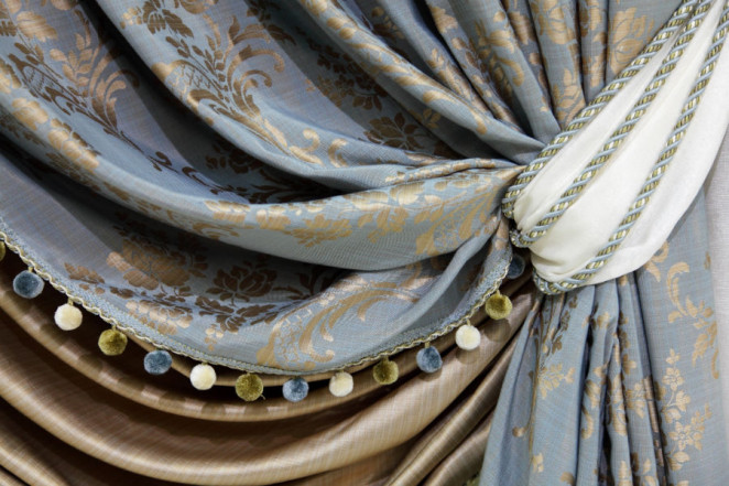 esempio di tende in broccato con fermatenda da fashionhouse