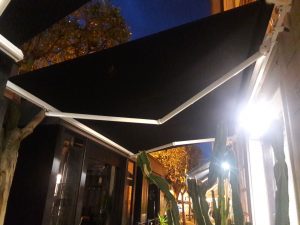 tenda a bracci personalizzata per negozio RIF: TS85