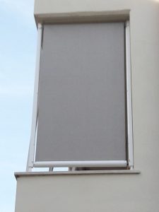 tende a caduta verticale grigie con guide laterali RIF: TS247