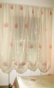 tende a finto pacchetto per camera da letto