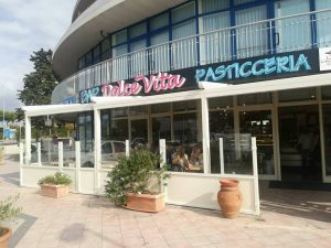 pergola addossata linfa di gani montata su bar RIF: SE76