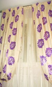 doppia tenda su bastone con stampa fiori lilla