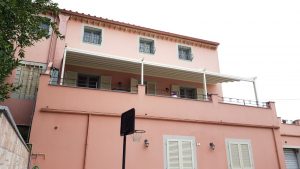 pergola addossata con 10 metri di larghezza e 3,2 metri di sporgenza RIF: SE99