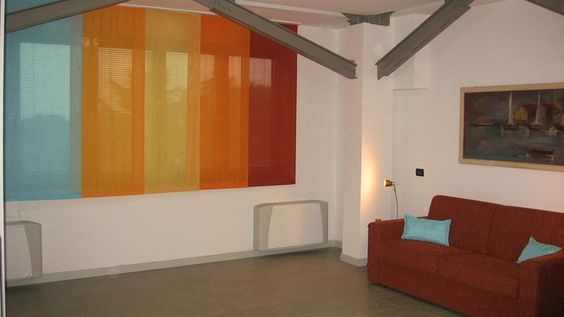 tende pannelli corti movimento a strappo cuscini coordinati