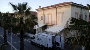 2 pergole addossate in cortile interno di palazzina RIF: SE103