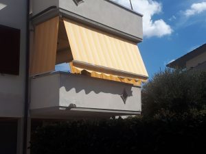 due tende a bracci e tenda a caduta per balcone RIF: TS206
