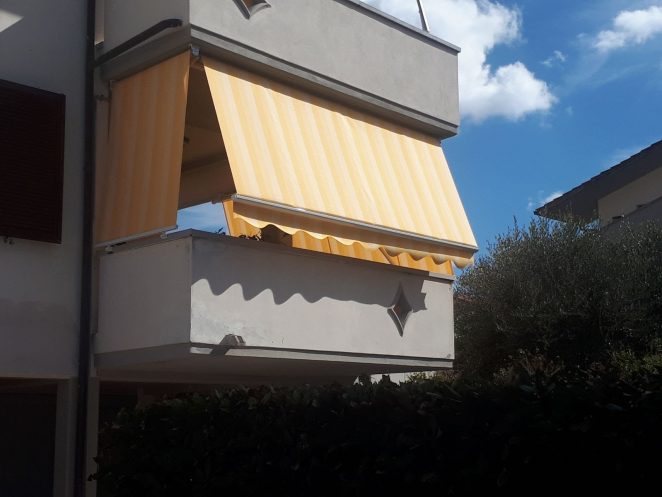 2 tende a bracci e tenda a caduta per balcone