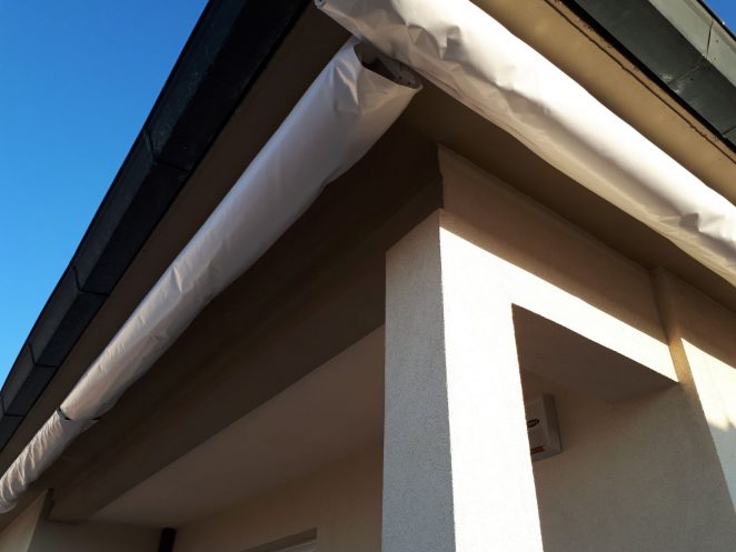 cuffie proteggi telo per tende a bracci su terrazzo