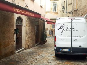 tende a bracci bordeaux per ristorante RIF: TS13