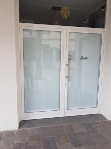 tende a pacchetto a vetro in etamine ignifuga per negozio abbigliamento