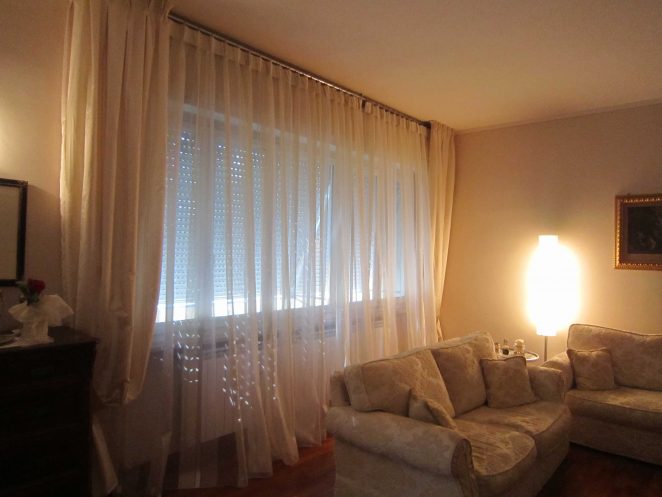 tende classiche con calate laterali per salotto