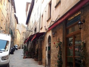 Otto tende a bracci per il ristorante da peppino a volterra RIF: TS13