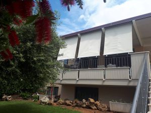 3 tende a caduta libere a tinta unita per terrazzo RIF: TS290