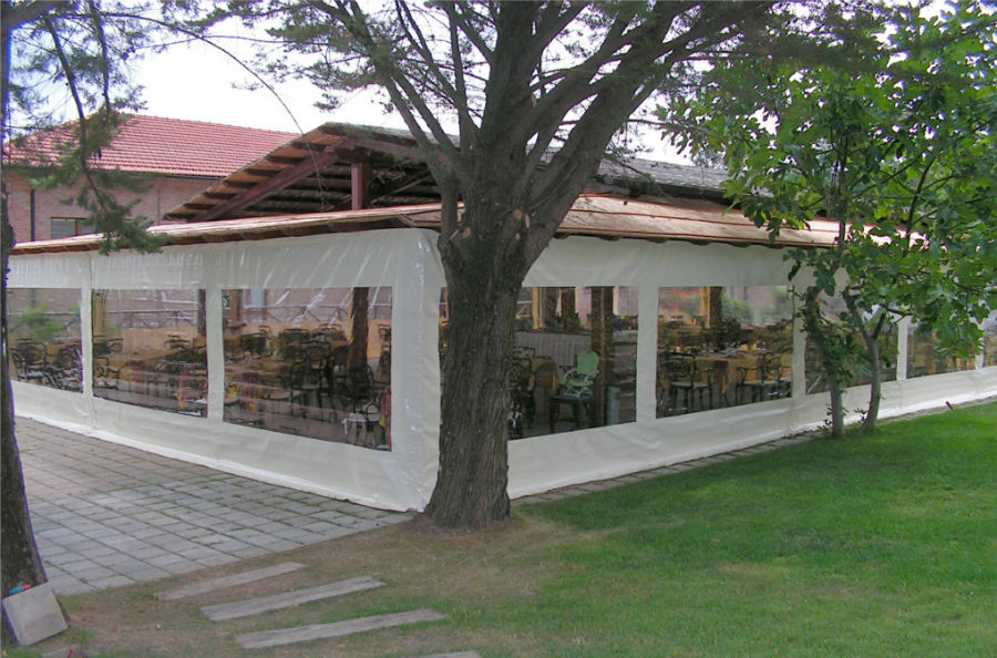 copertura esterno chiusure laterali con finestre cristall gani tende min