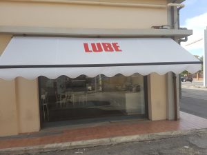 tenda a bracci con stampa del logo per negozio RIF: TS7