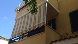 tenda a caduta con guide laterali per terrazzo RIF: TS287