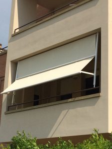 tenda da sole a caduta con guide laterali e con braccetti RIF: TS285