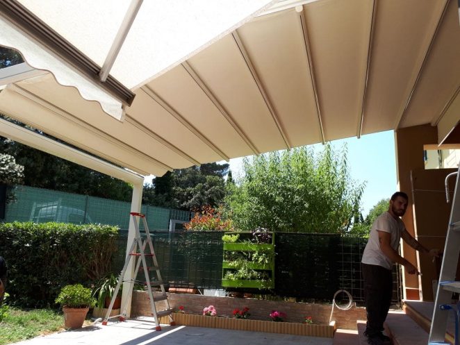 pergola addossata personalizzata per cortile interno villetta