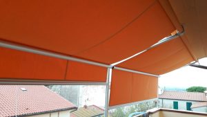 tenda a capanno a tinta unita rossa per terrazzo RIF: TS331