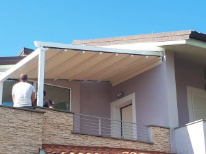 pergola addossata per terrazza di attico