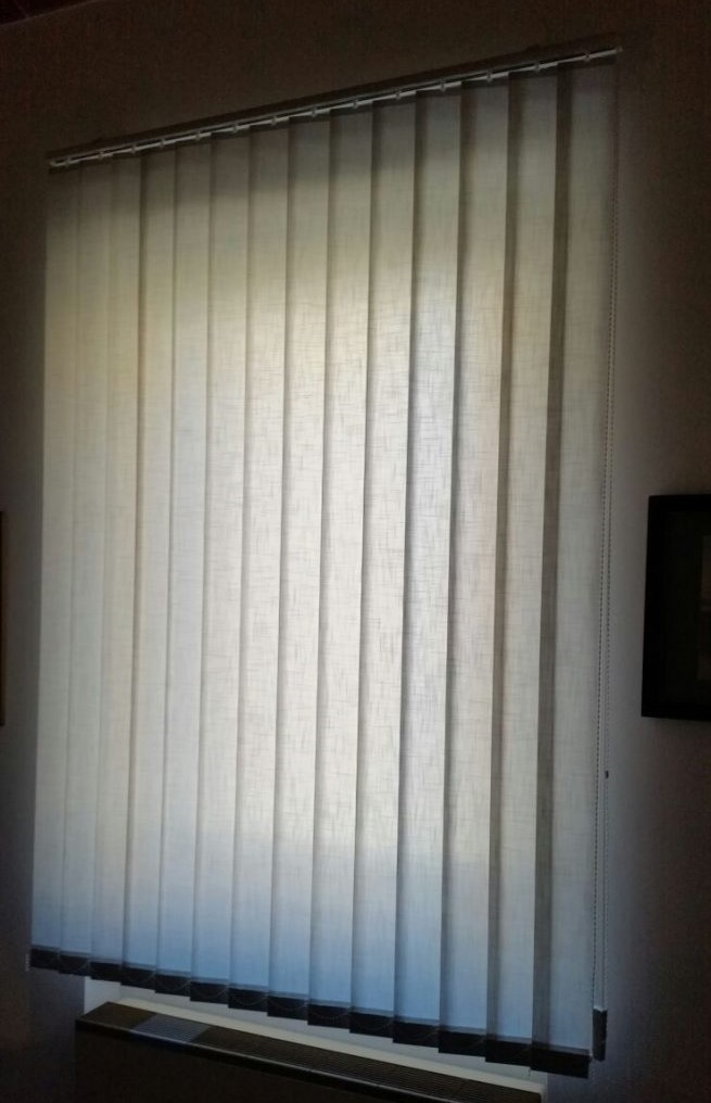 servizio di sostituzione pesi e catenella distanziatrice su vecchia tenda verticale 662x1177