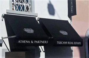 tende a braccetti con struttura in acciaio inox per agenzia immobiliare 662x883