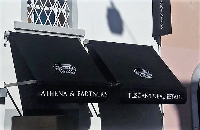 tende a braccetti con struttura in acciaio inox per agenzia immobiliare 662x883