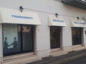 3 pensiline su misura per agenzia immobiliare